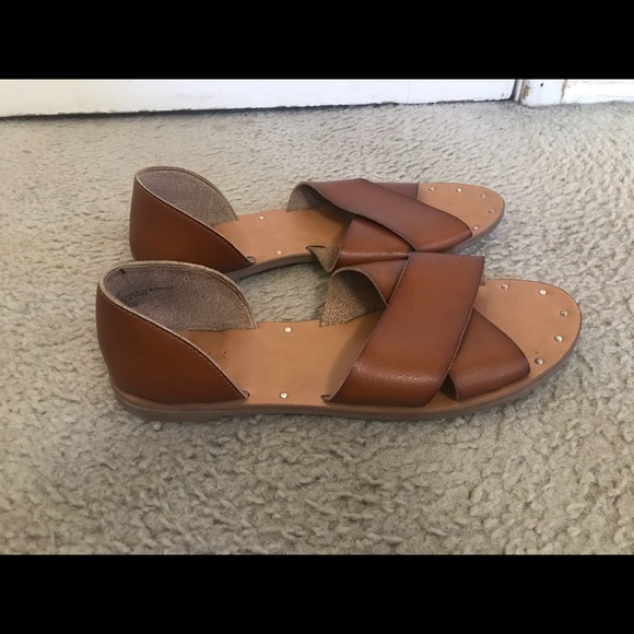 Universal Thread Faux Leather Sandals women size 9 - Picture 1 of 4